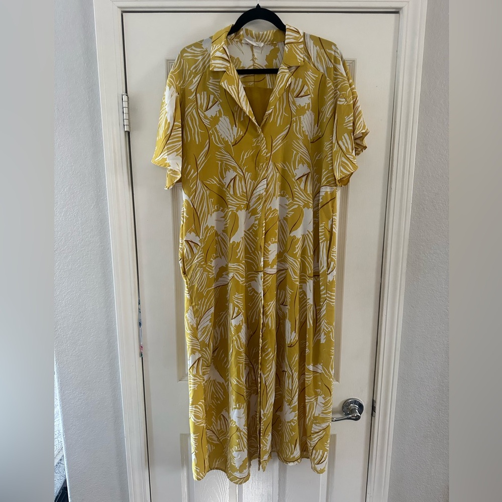 All in Favor maxi dress size women’s medium M tropical yellow short sleeves